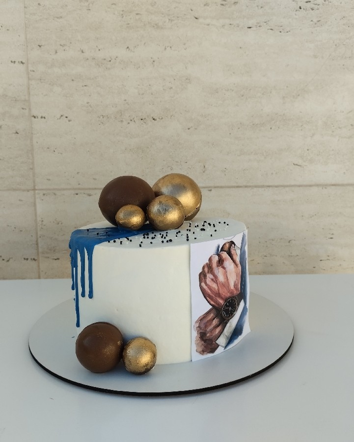 عکس کیک اسفنجی وانیلی،فیلینگ موز گردو سس شکلاتی 
وزن۱.۲کیلو،قالب۱۵، ۳تخم مرغی،۲لایه فیلینگ وسه لایه کیک 