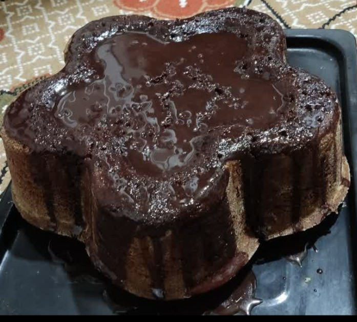 عکس کیک شکلاتى دلبر با پف ٨سانتى