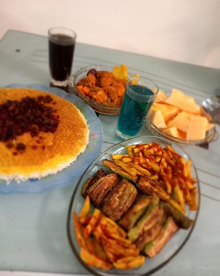 عکس خوراک مرغ و آلوسیاه