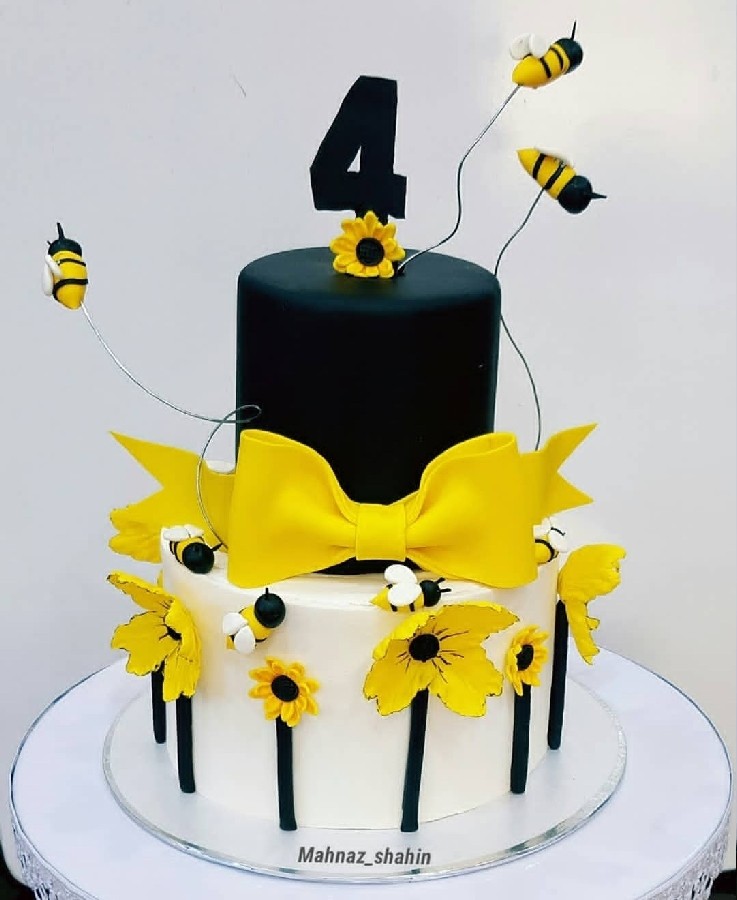 کیک تولد و برج دونات