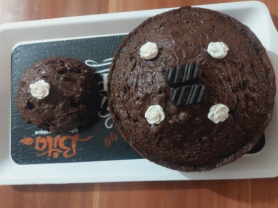 عکس کیک و مینی کیک شکلاتی وموزی