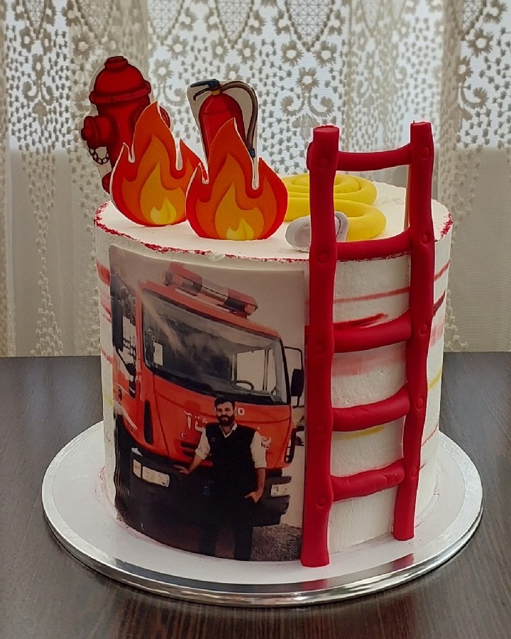 عکس کیک روز آتشنشان واسه همسر عزیزم 