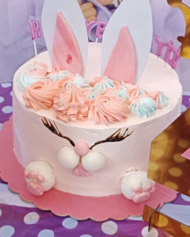 کیک تولد آنا خانم 