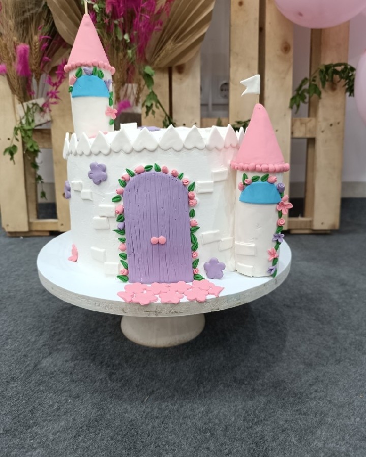عکس اینم کیک قلعه عشق مامان تولد سه سالگی