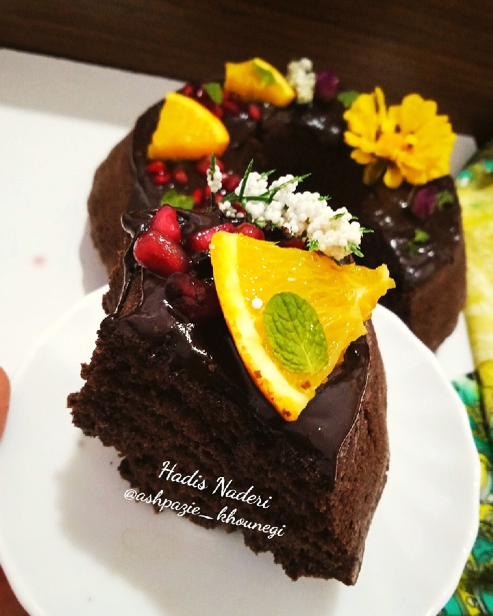 عکس کیک شکلاتی با سس خونگی