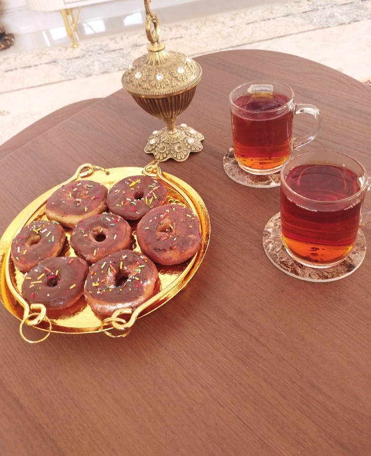 عکس دونات با چایی تازه دم?جاتون خالی البته دوناتم زیاد خوب نشده?
