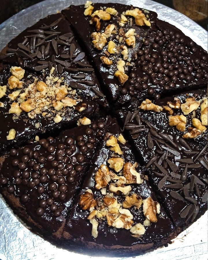 عکس کیک خیس شکلاتی 
سفارشی ب وزن ۱ کیلو و۲۰۰ گرم
