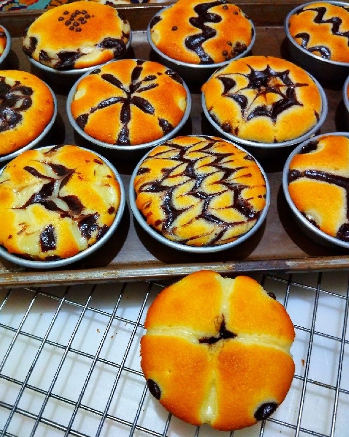 کاپ کیک وانیلی با تزئین کرمفیل