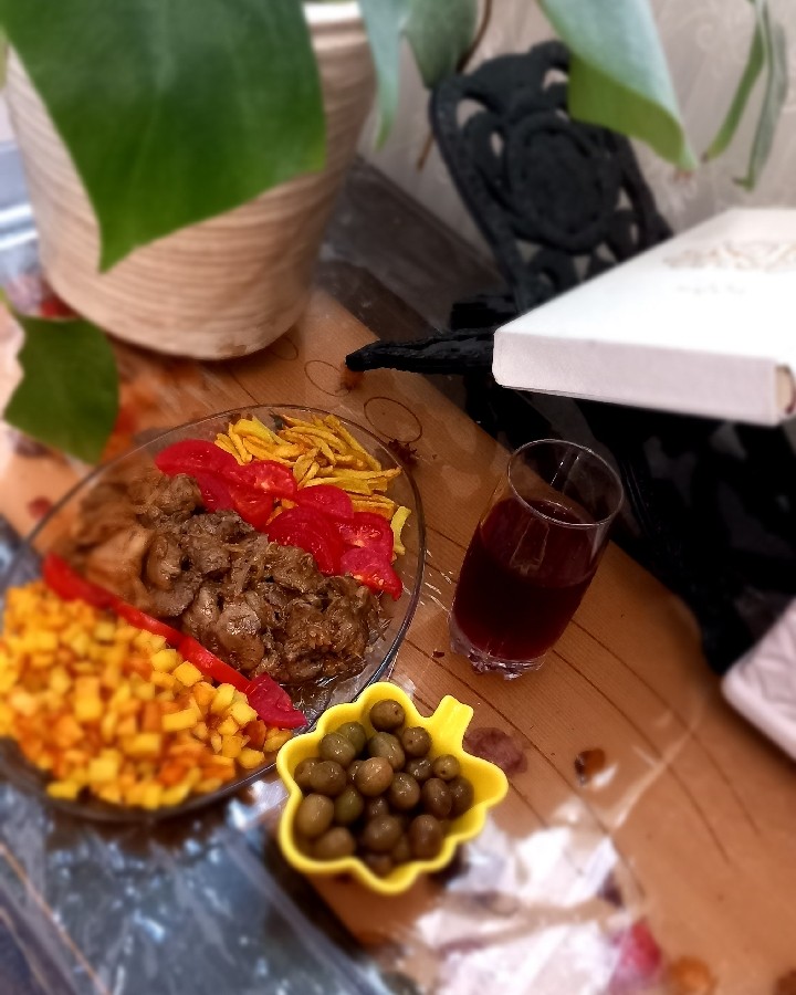 عکس خوراک جگر سوخاری
و زیتون شور خانگی اعلاء