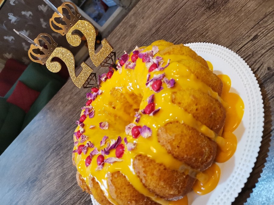 کیک زعفران و گلاب