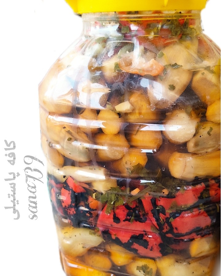 ترشی بادمجان و فلفل قرمز