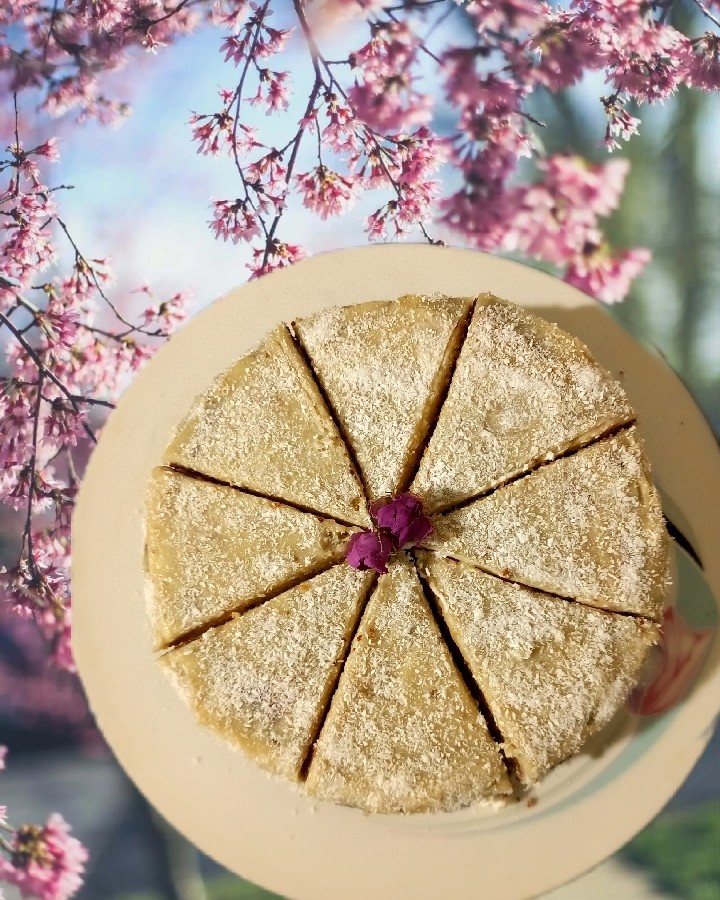 عکس کیک عسل و دارچین با فیلینگ سیب
