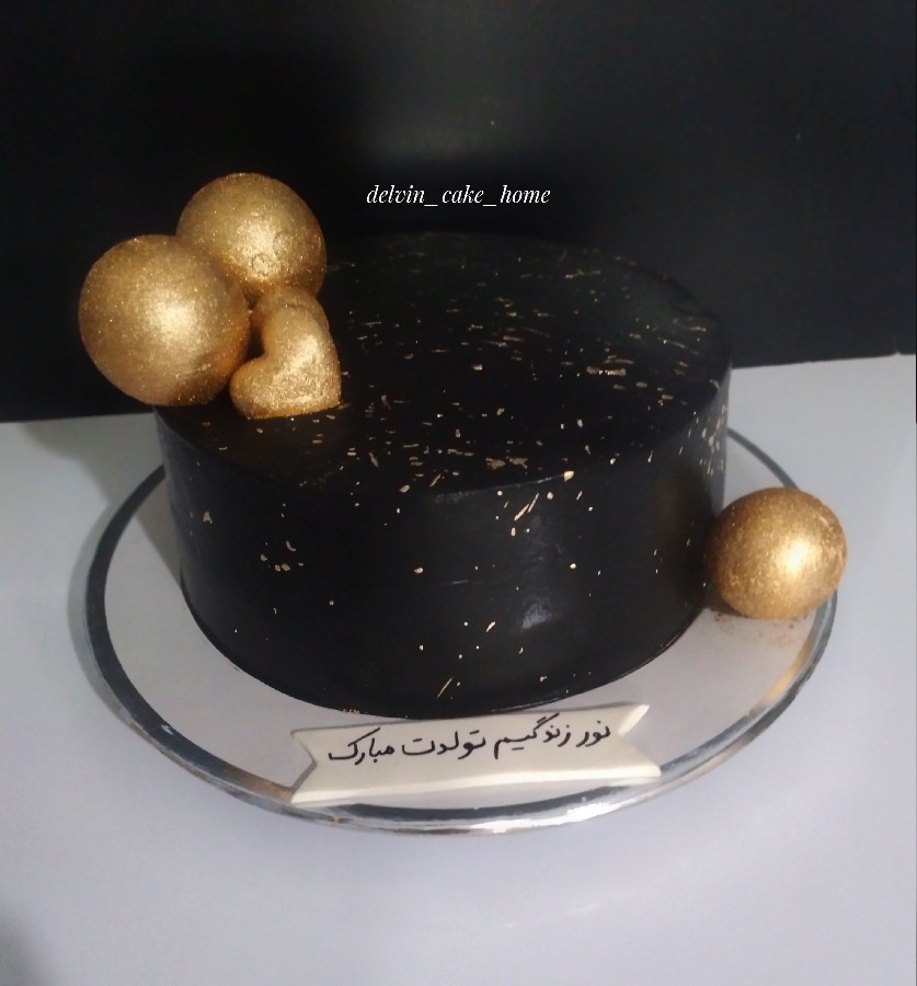 عکس کیک مردانه مشکی طلایی
