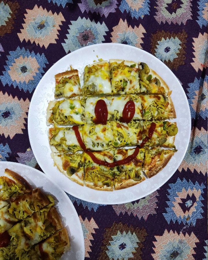 پیتزای خوشحال من