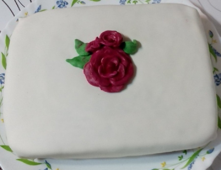 خمیر فوندانت ساده (مخصوص تزیین زیبای کیک و شیرینی) 