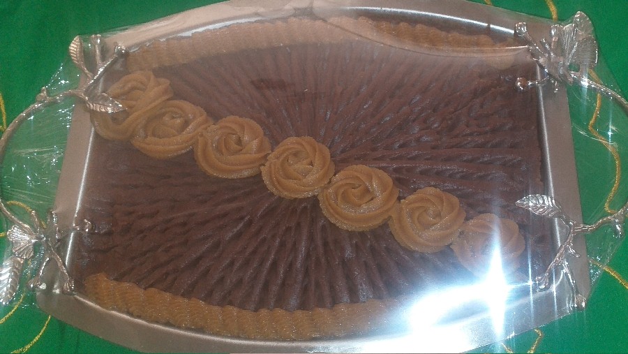 حلوا زعفرانی و کاپ کیک شکلاتی و کیک یزدی
