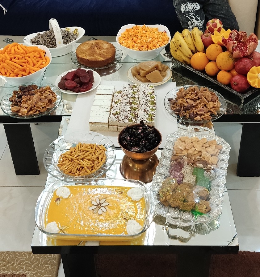 عکس یلدا خونه مامانم1402