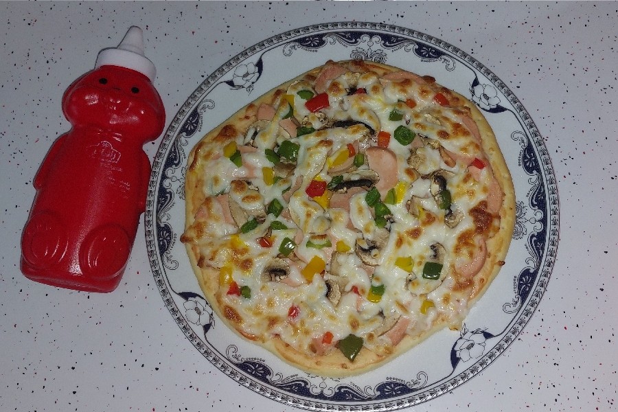 عکس پیتزا قارچ و سوسیس با خمیرجادویی