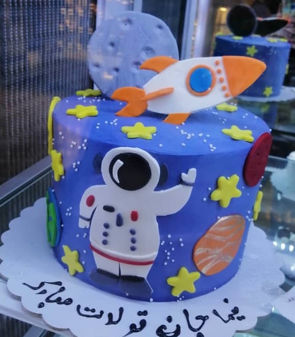 کیک باتم فضانورد