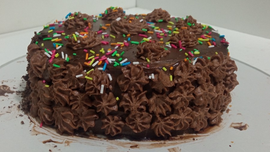 کیک تولد همسری  کاملا شکلاتی
