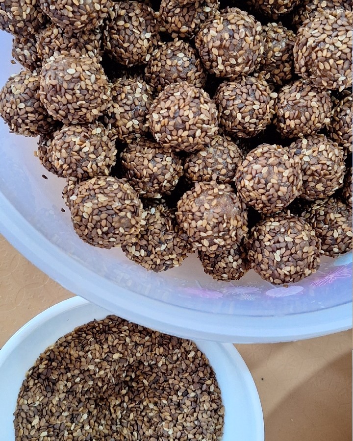 عکس خرما کنجدی..
