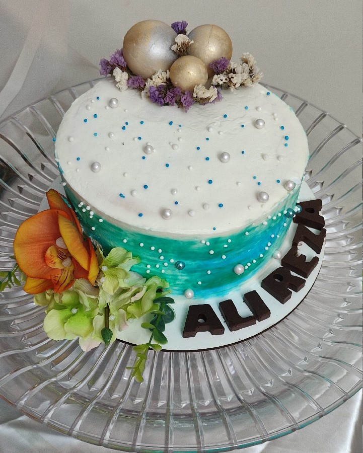 کیک شیفون وانیلی با فیلینگ موکا