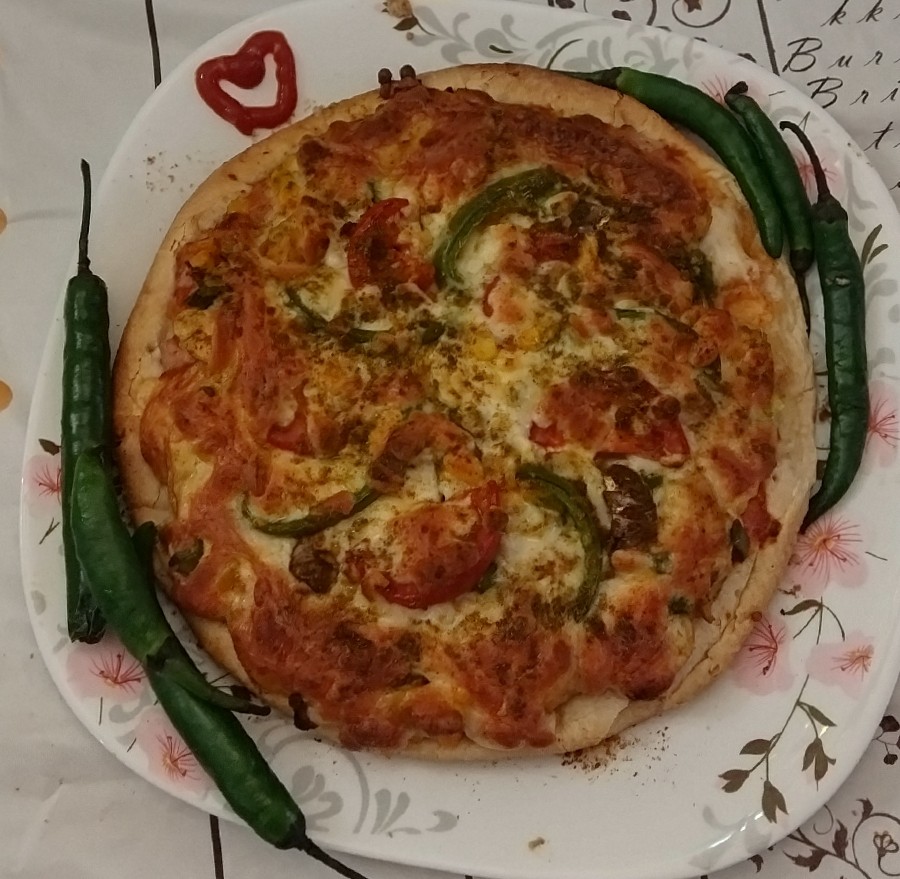 عکس پیتزا قارچ و مرغ