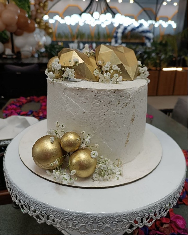 عکس کیک قلب طلایی