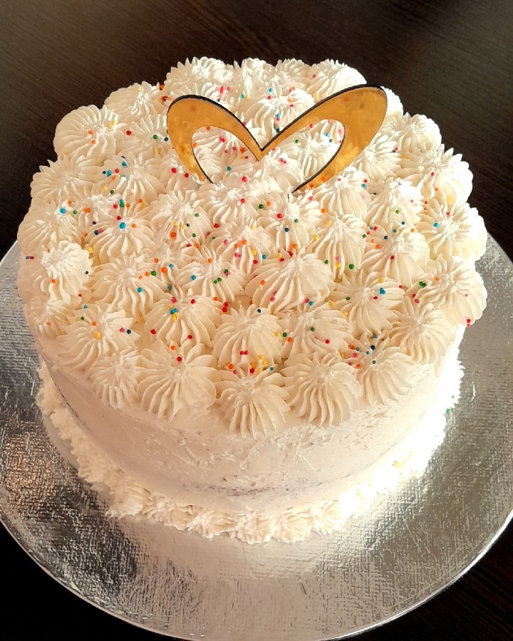 عکس کیک خامه ای ساده برای تولد عشقم 