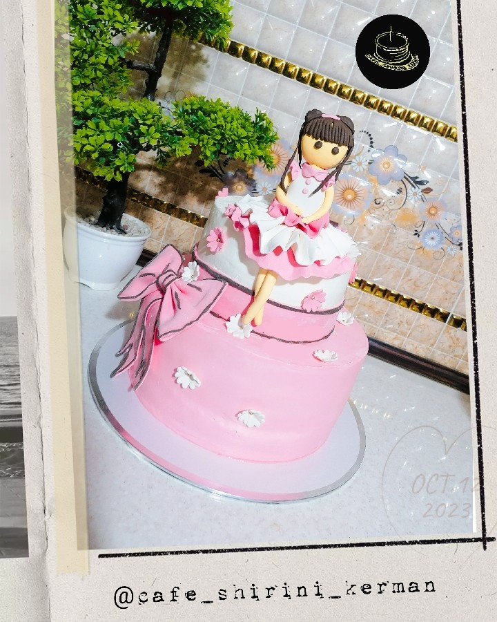 کیک صورتی دخترانه با تاپر دست ساز