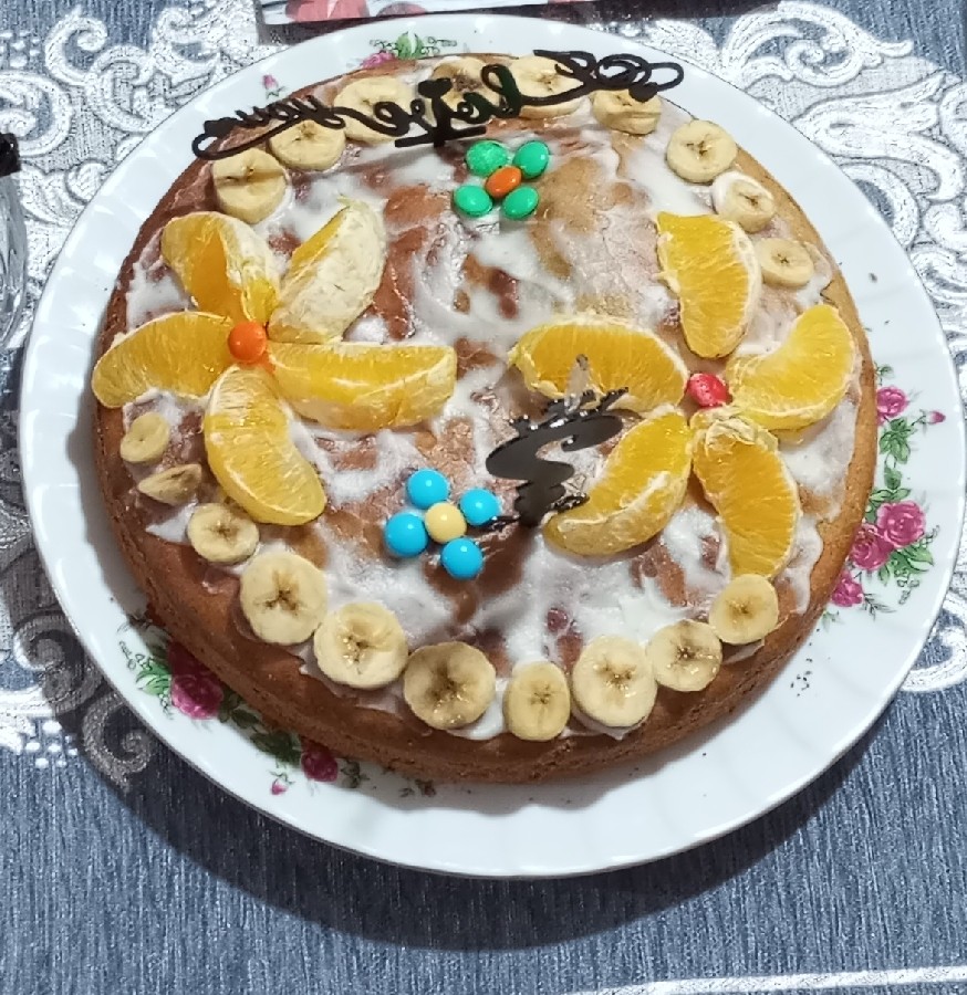 کیک با تزیین میوه 
