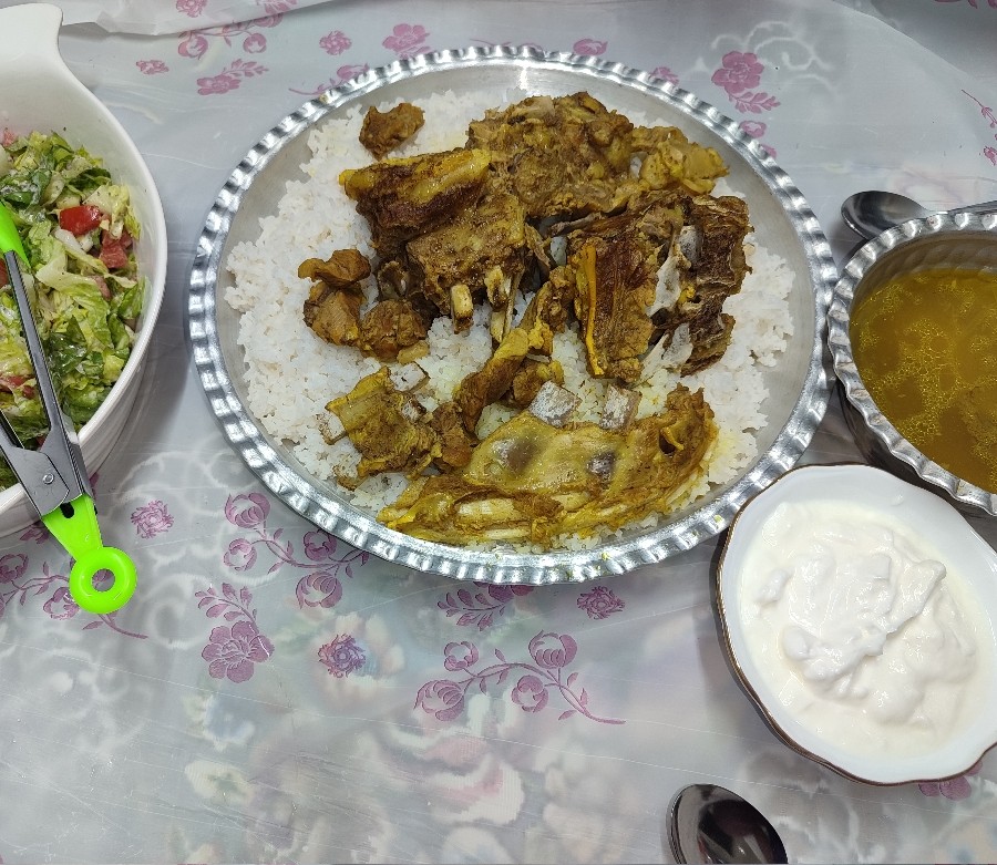 چلو گوشت به عربی بهش میگن (مفطح)