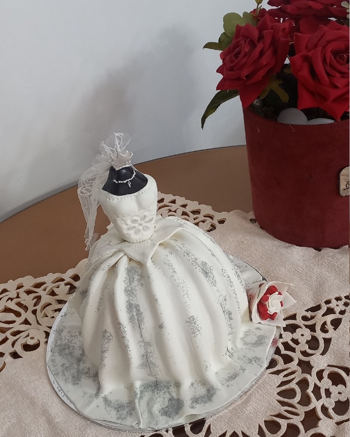 کیک پیرهن عروس
