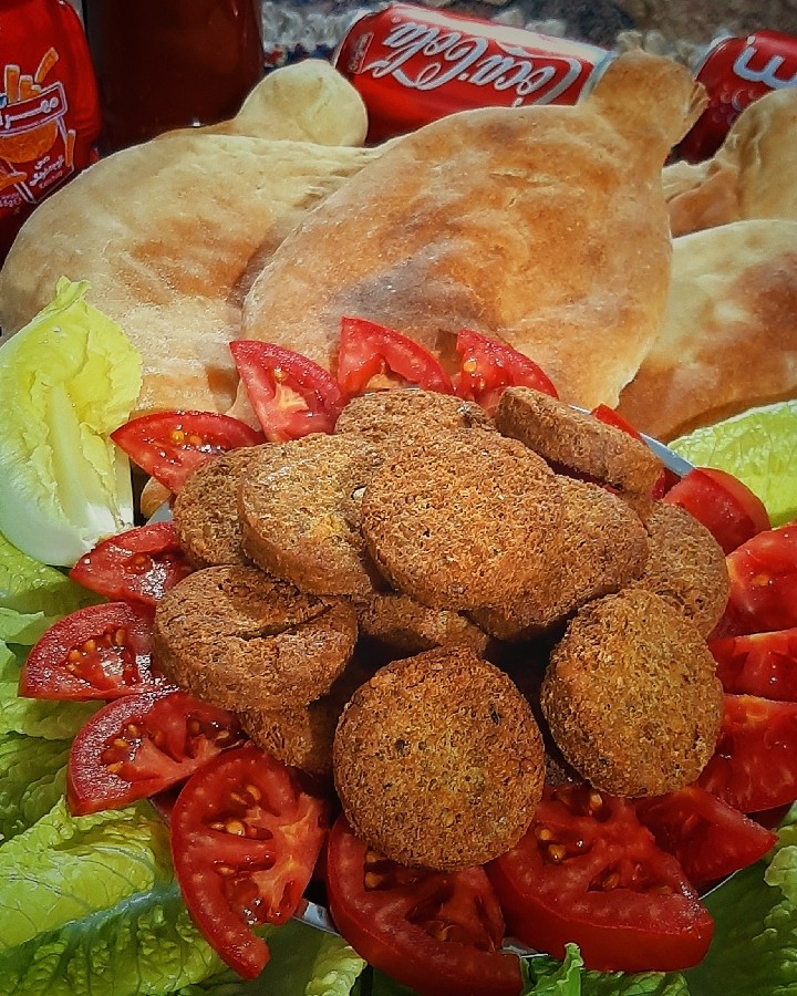 عکس فلافل و نان صمون عربی