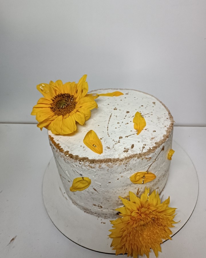 کیک عریان با گل طبیعی