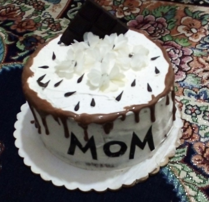 کیک عجله ای من برا روز مادر...♥