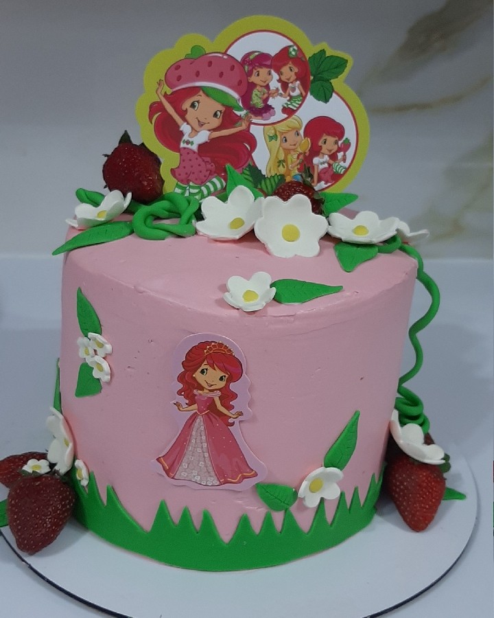 کیک تولد دختر توت فرنگی