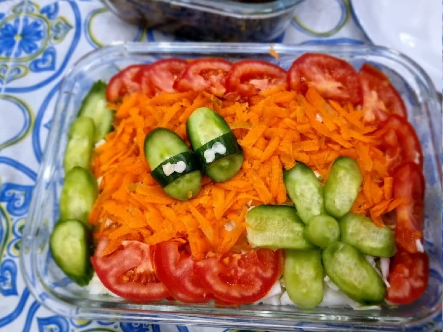 یک ایده بامزه برای تزئین سالاد