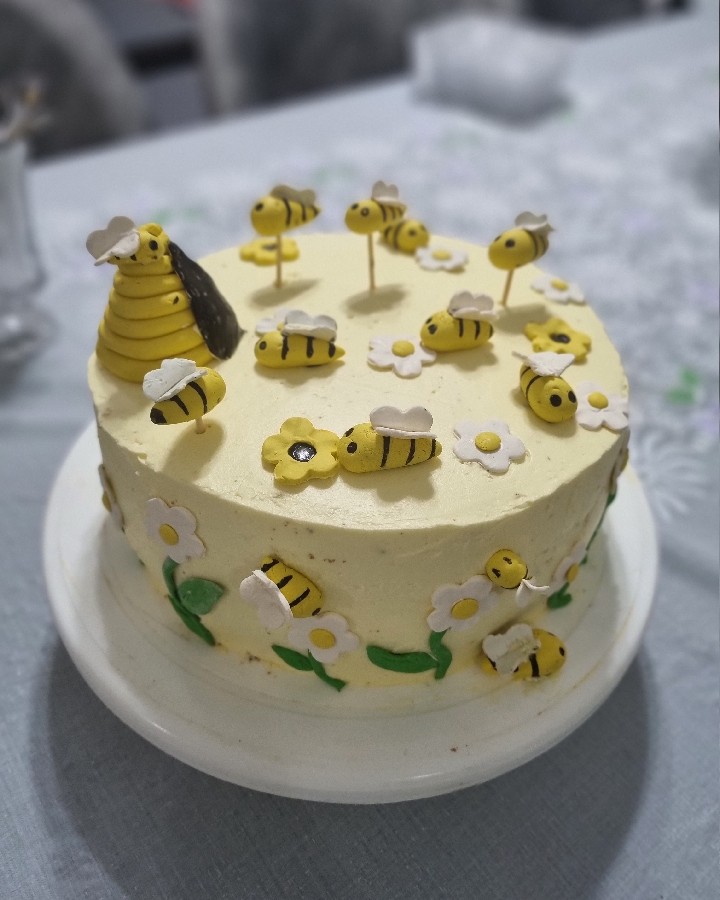کیک تولد پدرم که عاشق زنبور و عسل و کلا همه چیزی که به زنبور ربط پیدا کنه هست ??