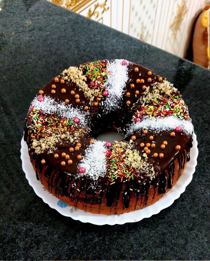 عکس کیک با سس شکلاتی