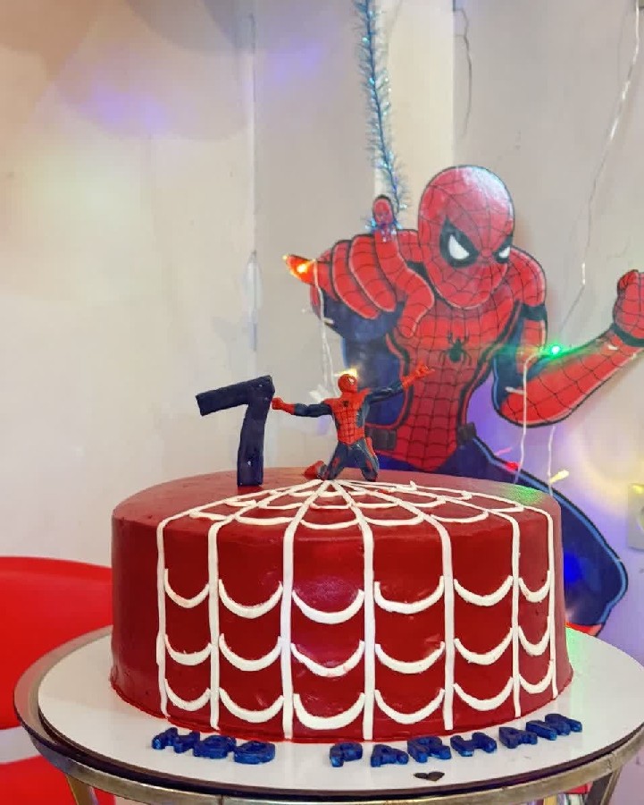 کیک خامه ای مرد عنکبوتی 