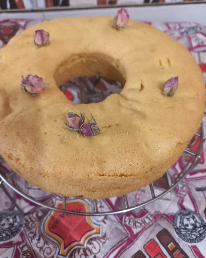 عکس کیک کشمشی زعفرون