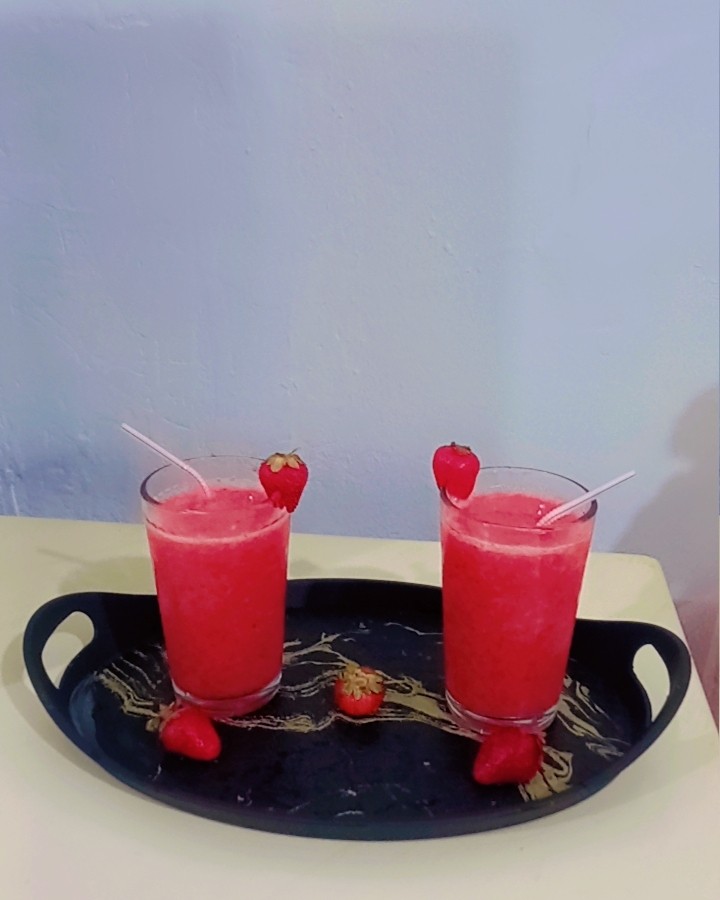 یخ در بهشت توت فرنگی