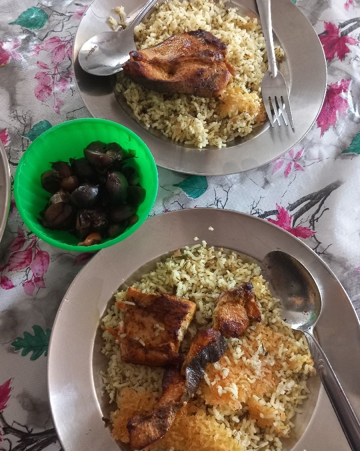 عکس شوید پلو با ماهی. و سیر ترشی?