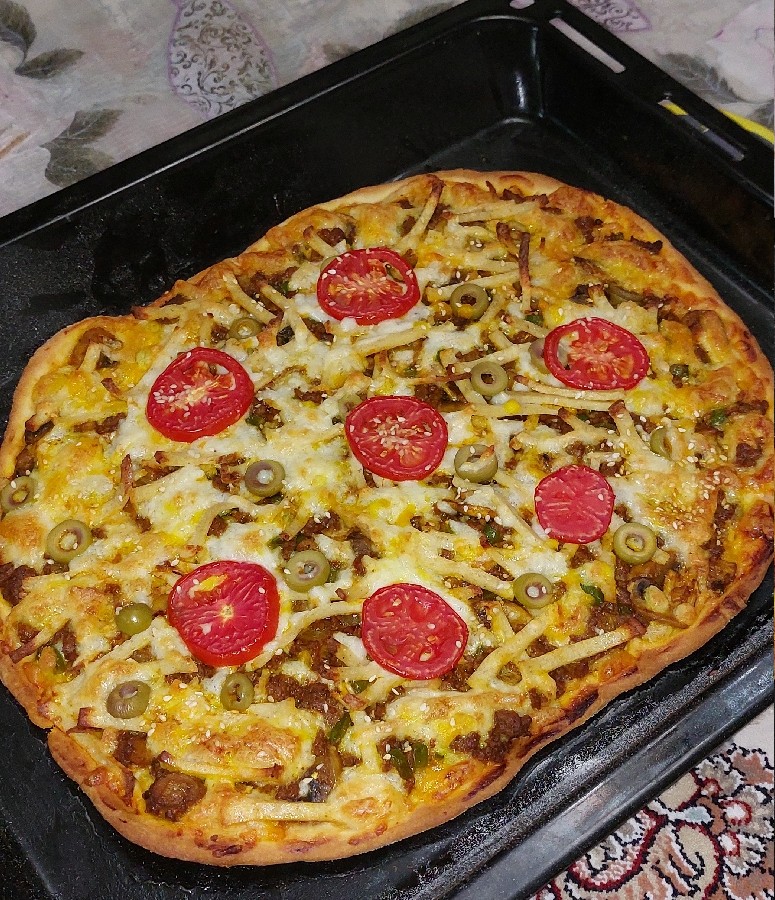 پیتزا مخلوط با قارچ وگوشت