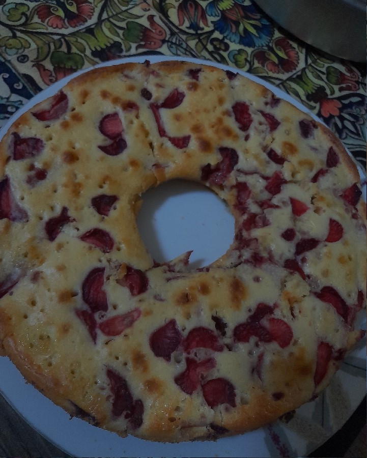 کیک توت فرنگی