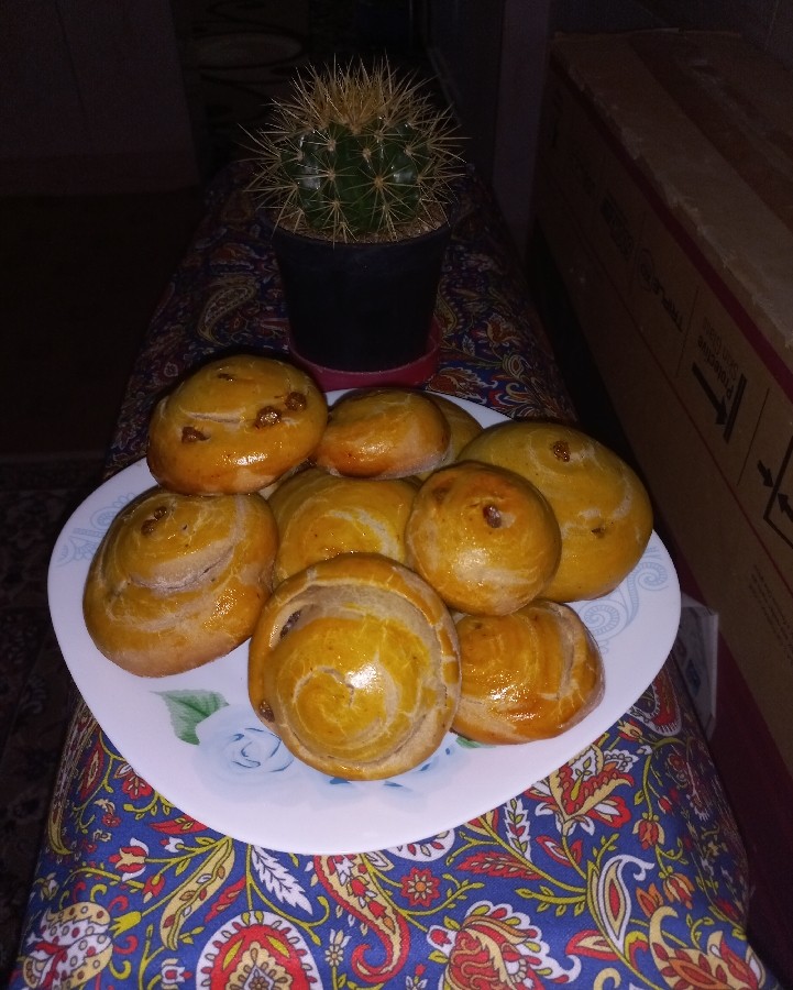 عکس خمیر نان کشمشی