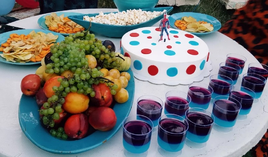 عکس میز تولد