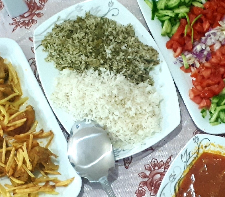 عکس قرار گروهی دوستان پاپیونی مژگان food عزیززززم?