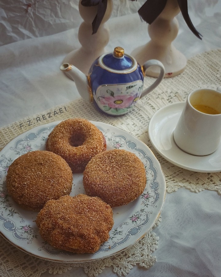 عکس donuts and golden milk